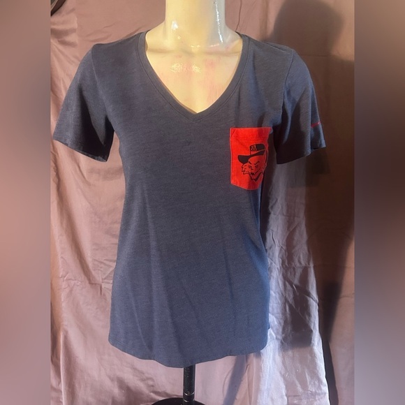 Navy V-Neck Nike T-Shirt with Red Pocket - Picture 1 of 5